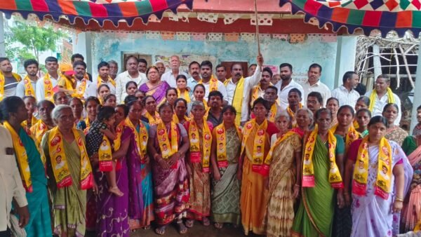 వేపాడలో వైసీపీకి షాక్.. టీడీపీలో చేరిన 30 కుటుంబాలు !